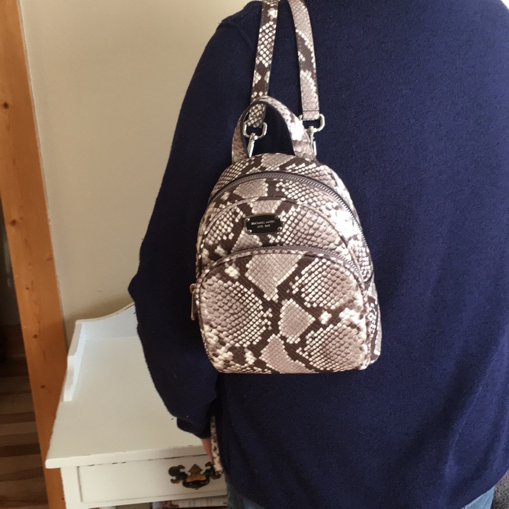 πLAST ONEπ NWT Michael Kors Abbey XS Backpack - Picture 4 of 7